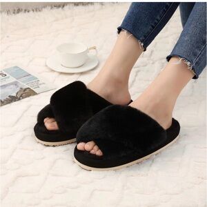 NWT Comwarm Slippers